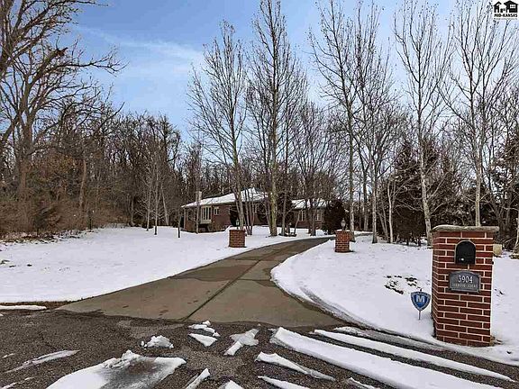 2nd image of 3904 Boxwood Ct