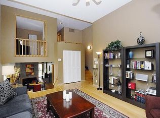 1050 W Webster Ave APT 1W, Chicago, IL 60614
