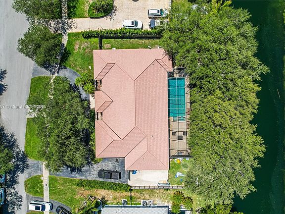 5th image of 16320 SW 77th Ave