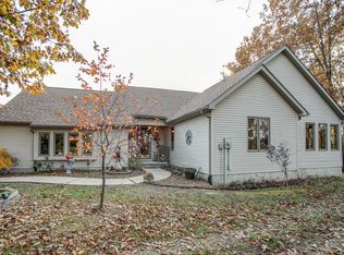 33697 E Dutch Ln, Brighton, IL 62012