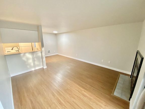3rd image of 4830 Fauntleroy Way SW APT 105