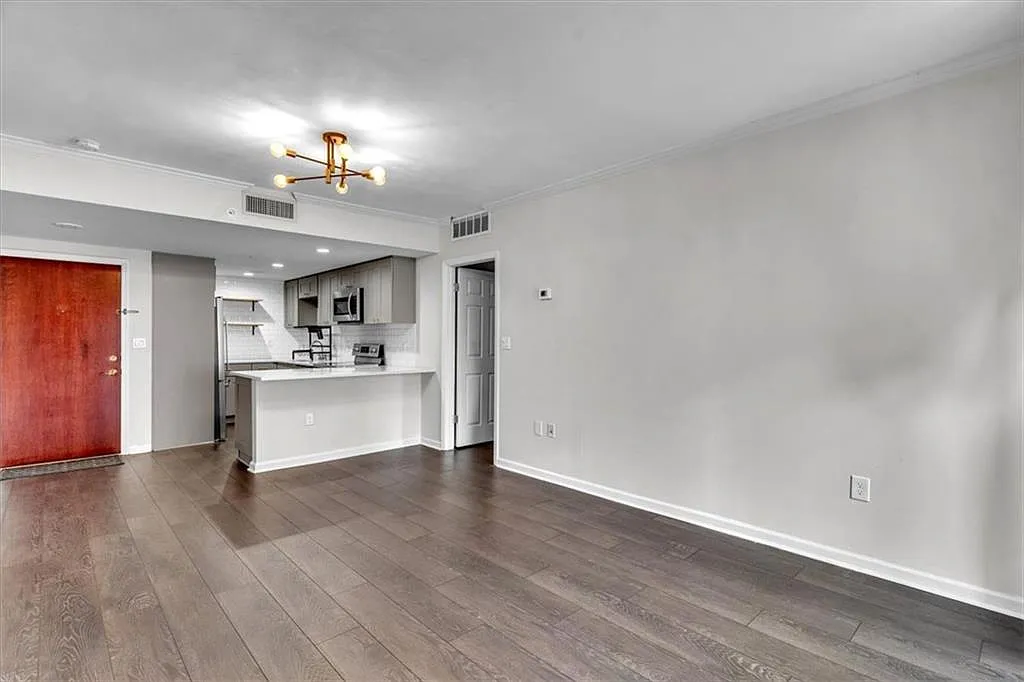 2 bed, 2.0 bath, 919 sqft, $2,650 — Photo 3