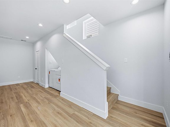 4th image of 4138 Larkspur St #D