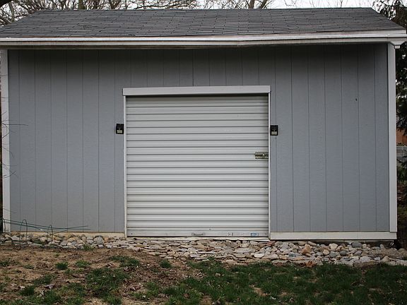 12x16 shed with roll up door