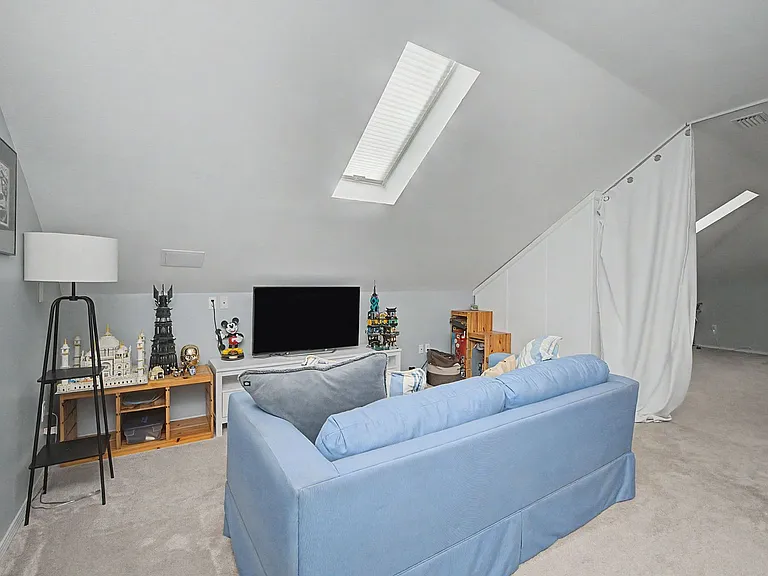 1626 Oakmont Cir — Photo 49