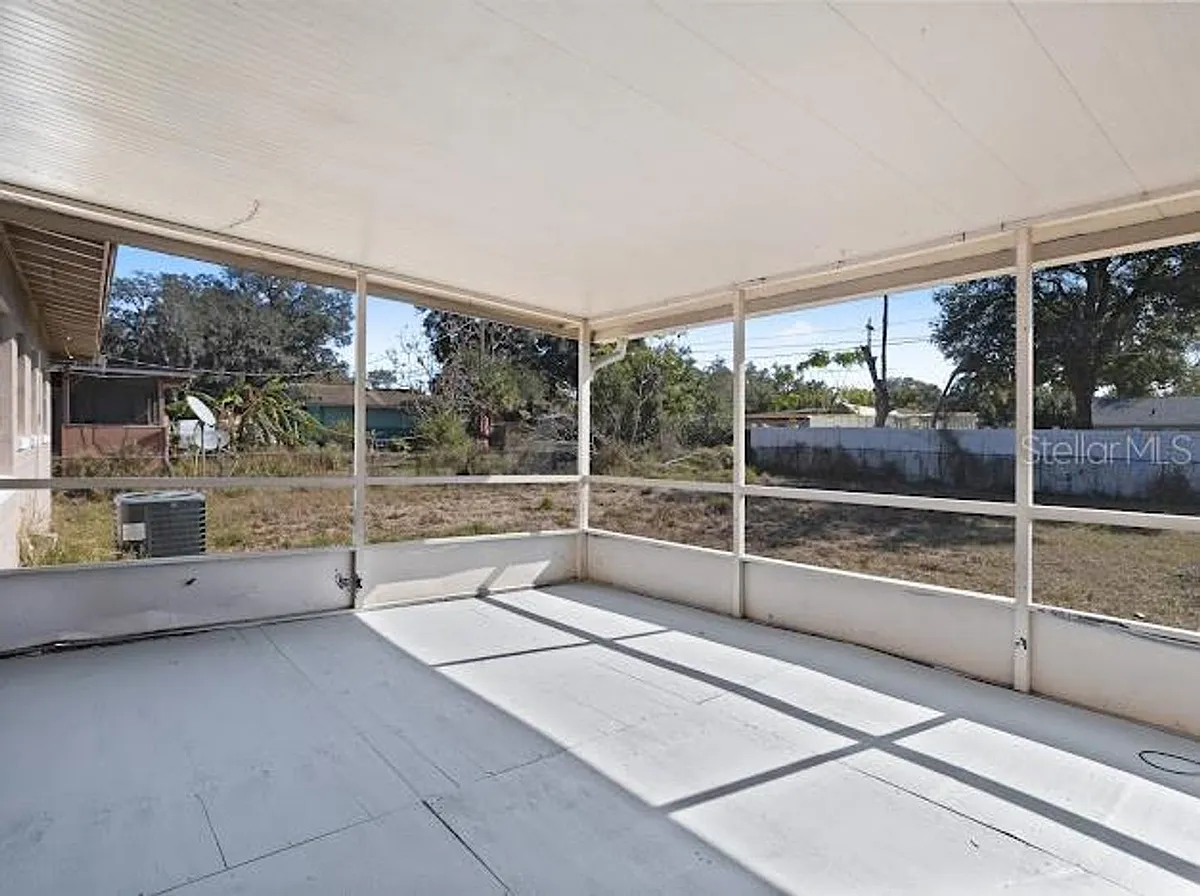 Building Photo - 5614 Riviera Dr #1812