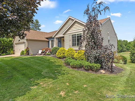 3rd image of 3709 Charlevoix Dr SE