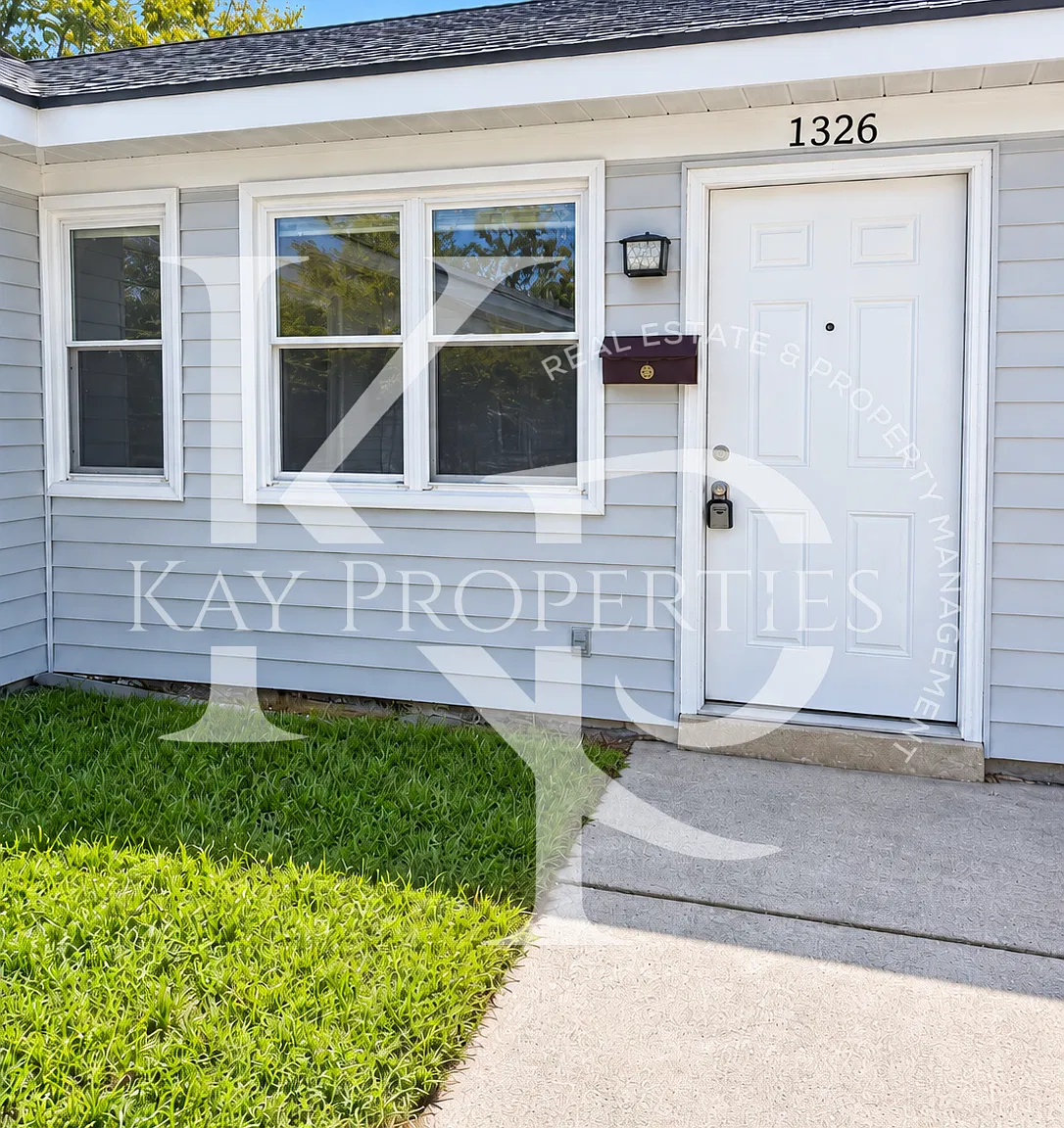 3 bed, 825 sqft, $1,000 — Photo 1