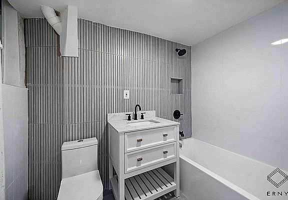 5th image of 136 Quincy St #1F