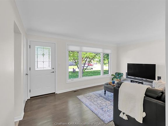 3rd image of 119 Burton Ave