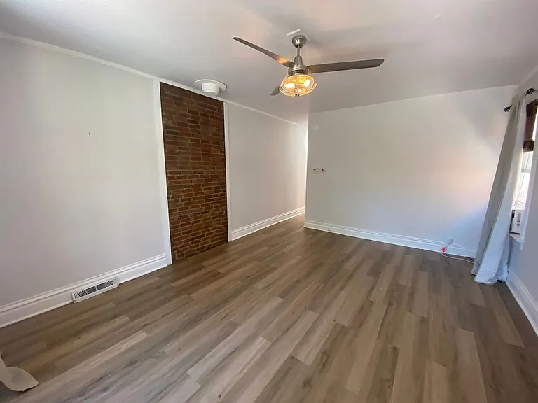 1019 S Clarkson St — Photo 3