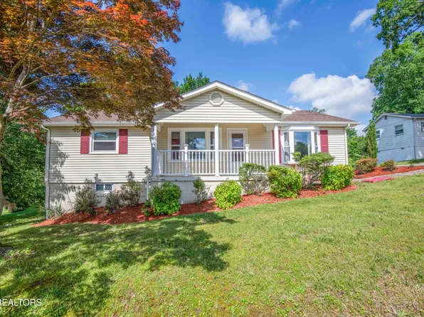941 Pine Top St, Lenoir City, TN 37772