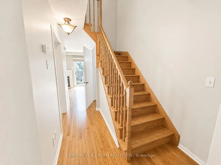 66 Sprucedale Way #66 — Photo 4