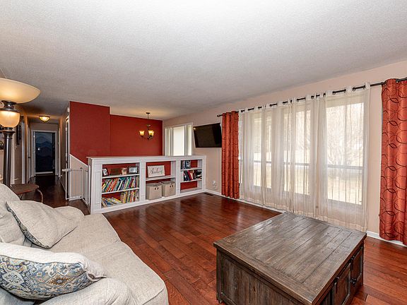 5th image of 308 Crossfield Dr