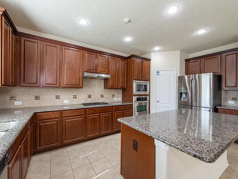 6402 Addlestone Ridge Ln — Photo 5