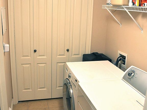 4th image of 167 N Romney Ln #104