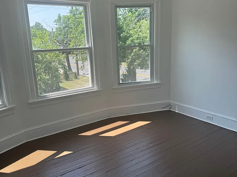 905 S 2nd St — Photo 13