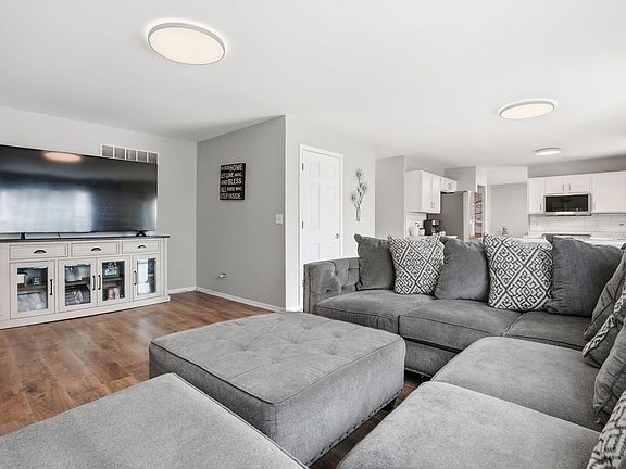 4th image of 1919 Spring Ridge Dr
