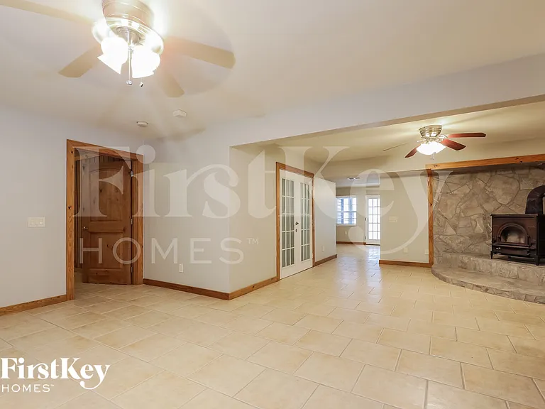3896 Chattahoochee Dr — Photo 2