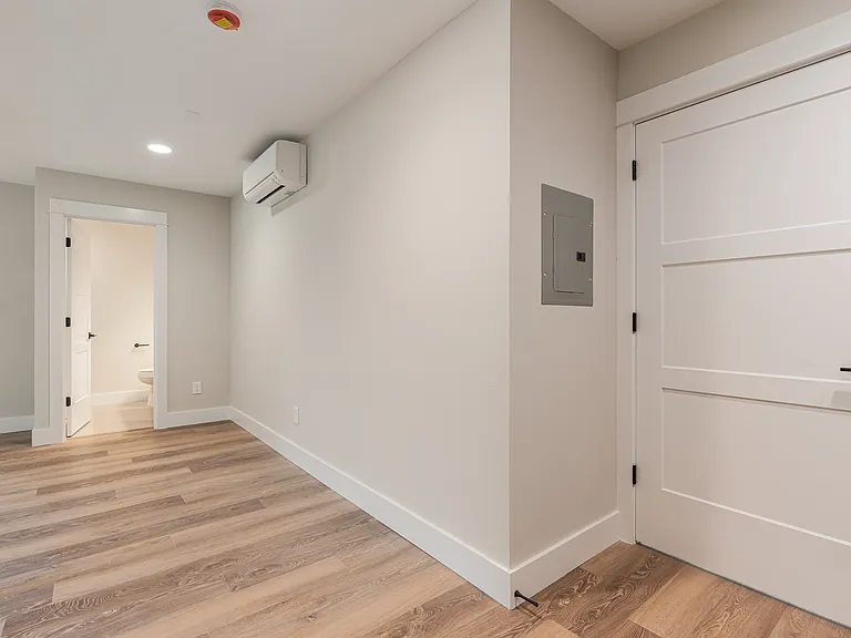 464 SE Haddock Ln — Photo 35