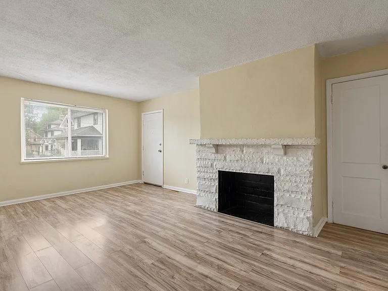 117 Elizabeth St — Photo 6