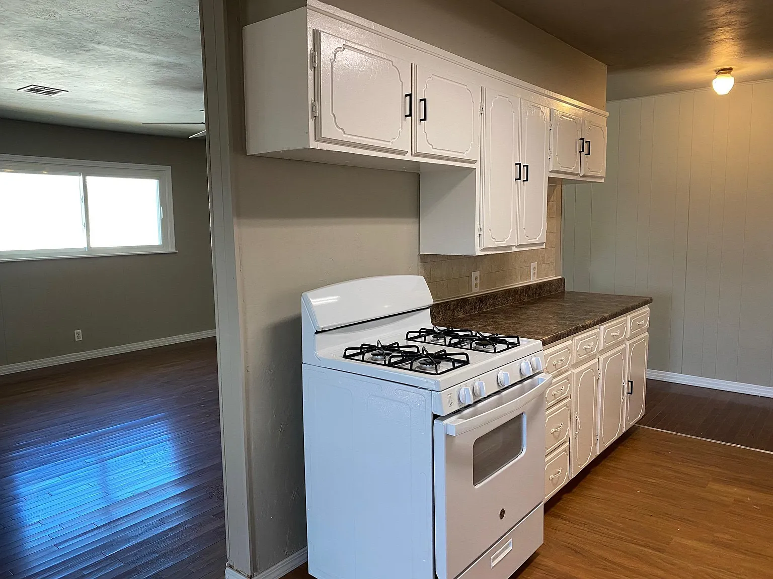 4 bed, 1628 sqft, $1,100 — Photo 3