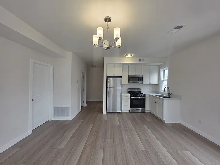 La Playa Apartments — Photo 9