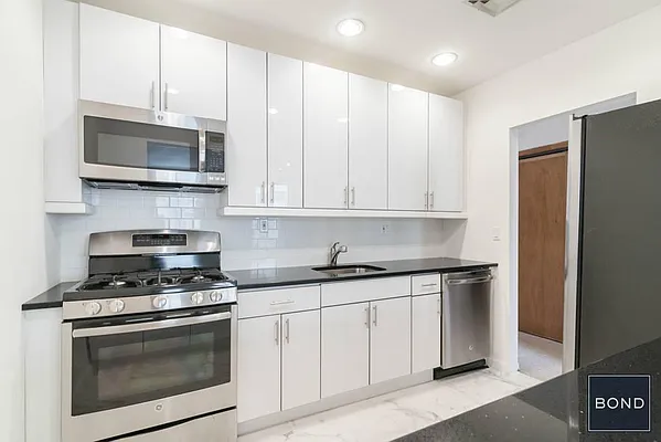 Rented by Bond New York | media 20