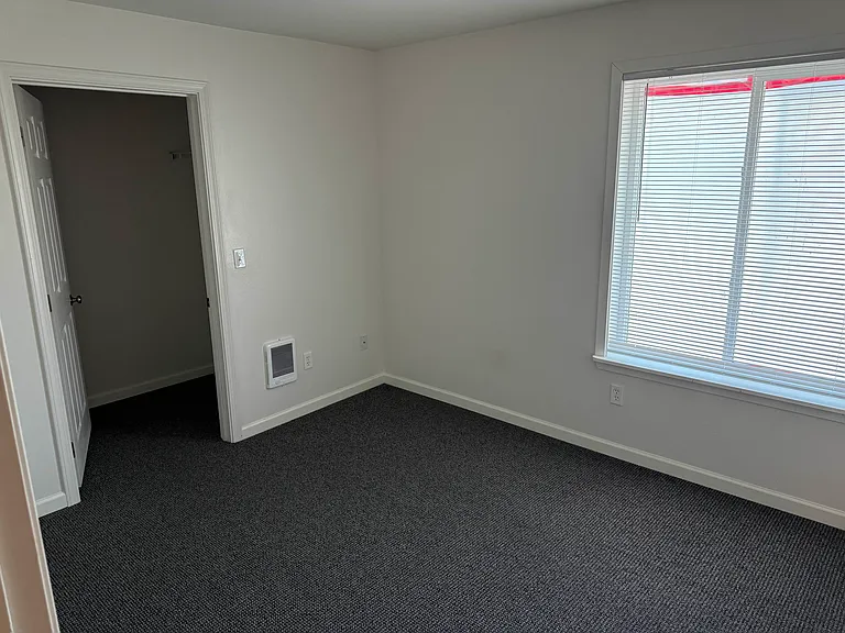 Lee Plaza — Photo 40