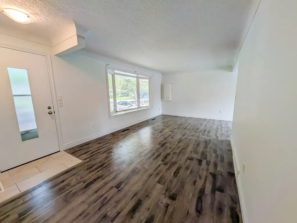 2 Oswald Avenue — Photo 2