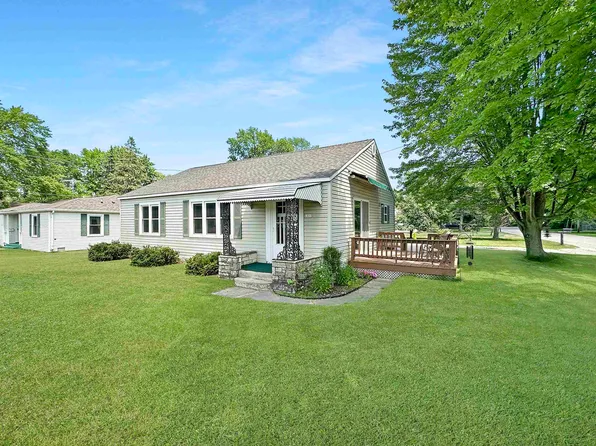 4400 N Shore Dr, Menominee, MI 49858