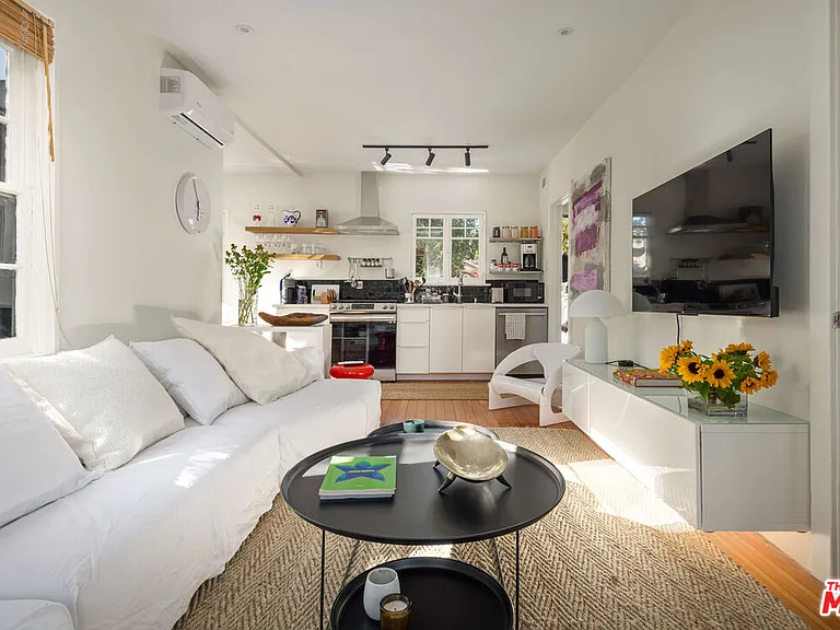 947 Amoroso Pl — Photo 2
