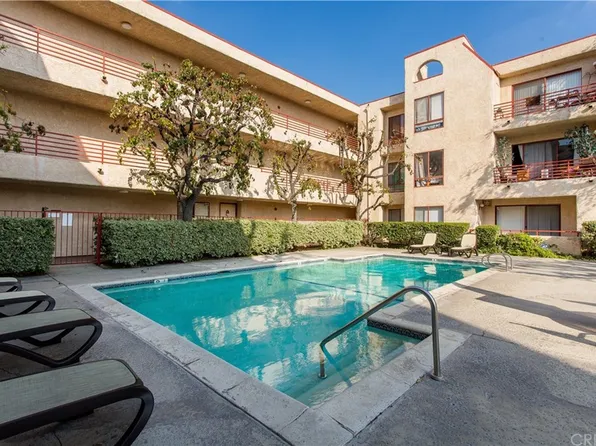 6820 N Remmet Ave #307, Canoga Park, CA 91303