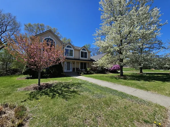 101 Cherry Ln, Amherst, MA 01002