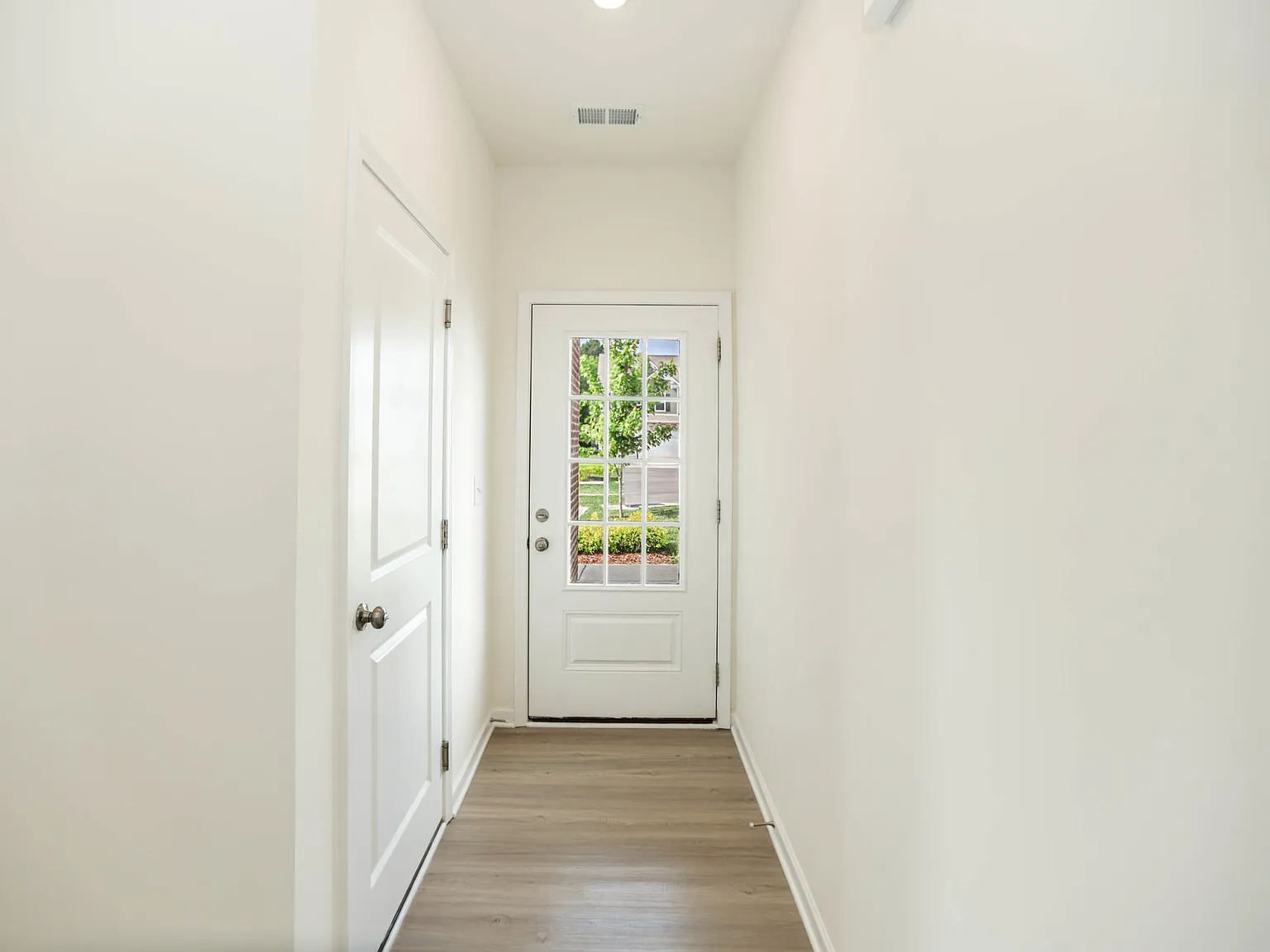 3 bed, 1799 sqft, $2,300 — Photo 3