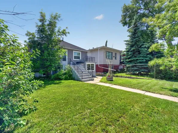 1212 NW Bantry St NE, Calgary, AB T2E 5E7