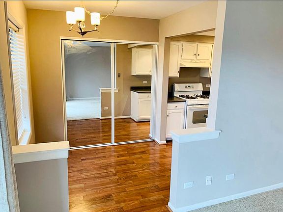 2nd image of 100 Clubhouse Ln APT 305B
