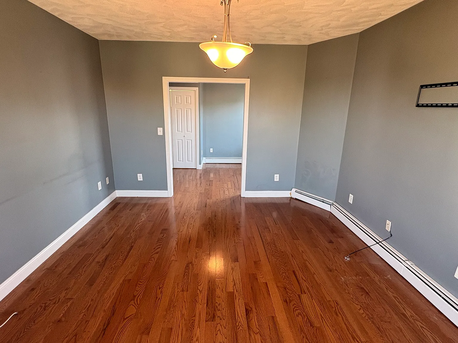 3 bed, 1300 sqft, $3,200 — Photo 4