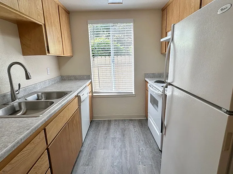 400 W Gettysburg Ave — Photo 23