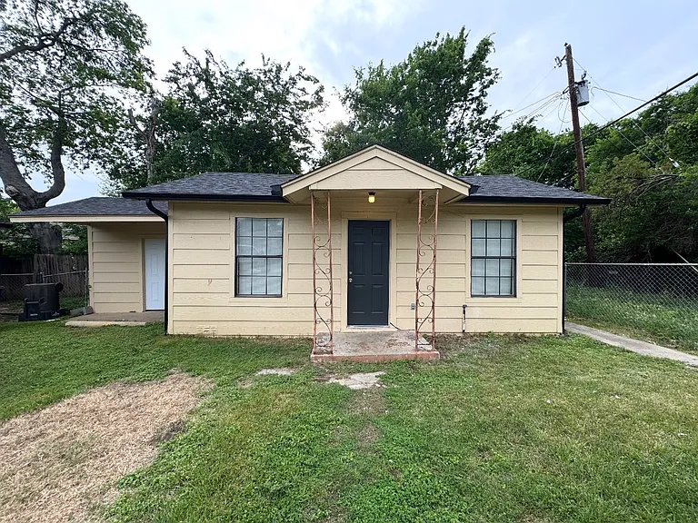 3731 Avenue M — Photo 3
