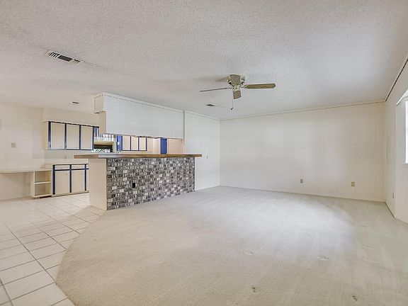 3rd image of 1104 Elm Ln