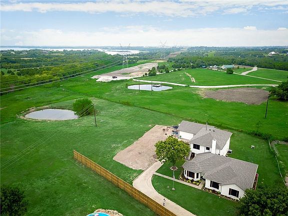 4th image of 1065 Cove View Ln