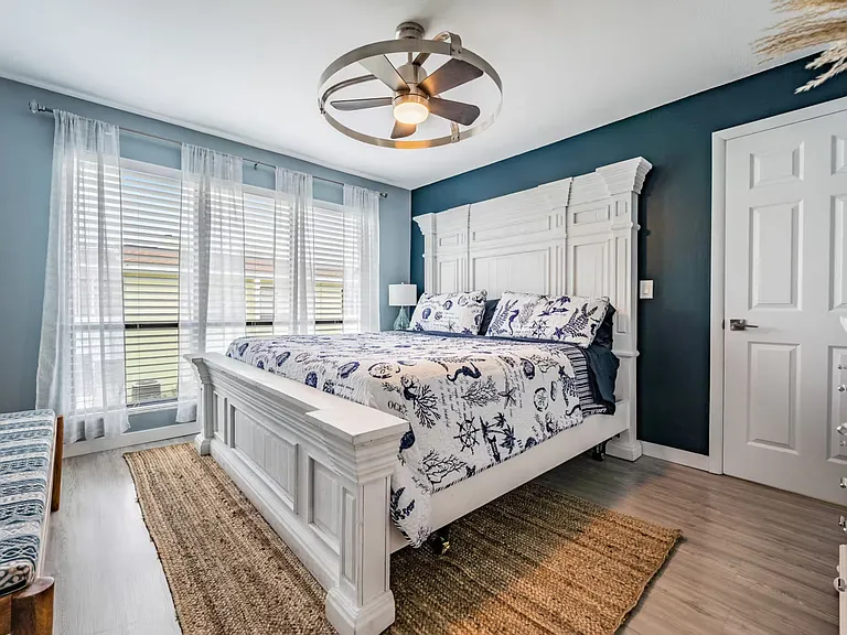 KING BEDROOM