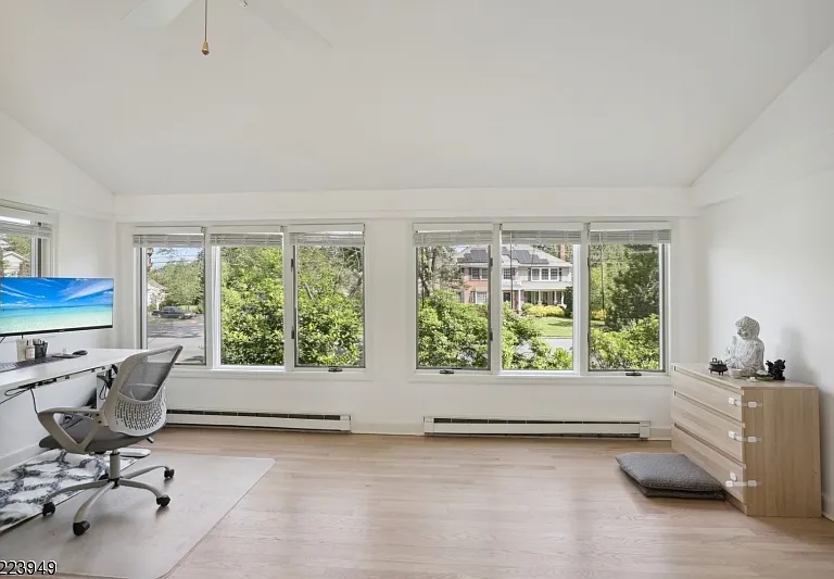 24 Thackeray Dr — Photo 11