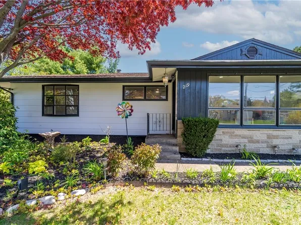 219 Dawn Blvd, Woonsocket, RI 02895