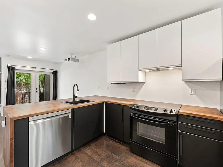 350 Arapahoe Ave #16 — Photo 13