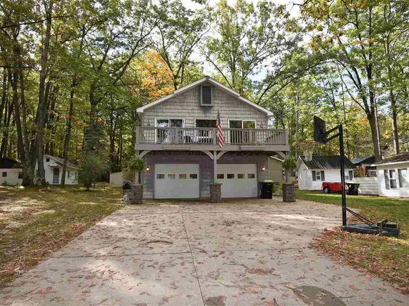 5891 W Higgins Lake Dr, Roscommon, MI 48653