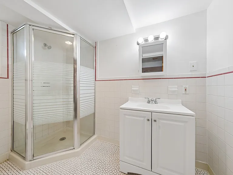 26 Lafayette Ave — Photo 7