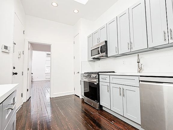 3rd image of 361 Graham Ave APT 3L