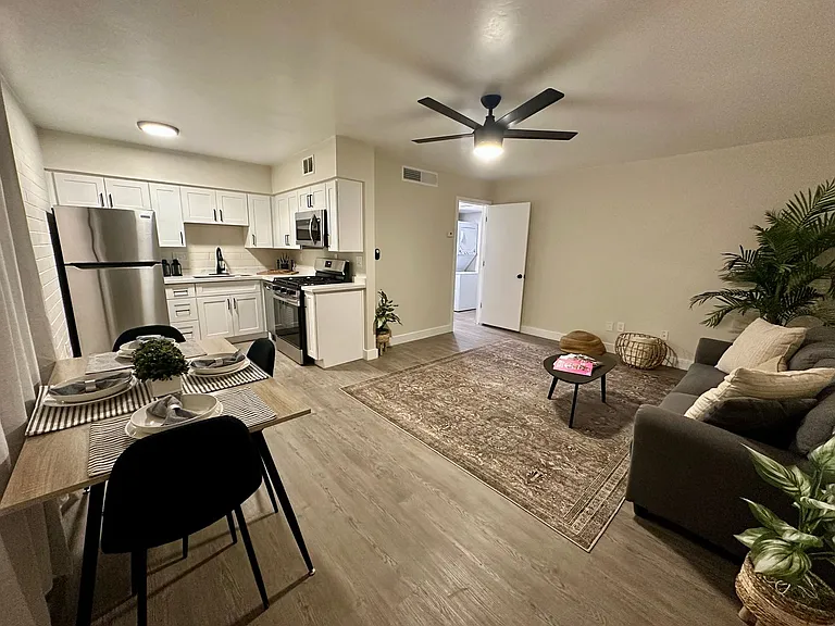 150 E Hardy Rd — Photo 11
